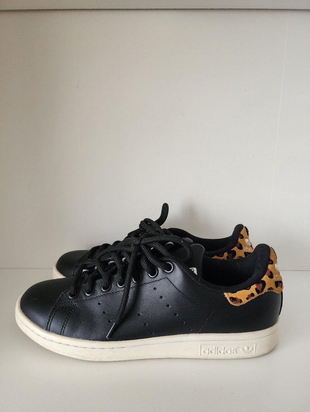 Rare Adidas Stan Smith Black Leopard Print Sneakers Mismatched Size Pair - Picture 3 of 13